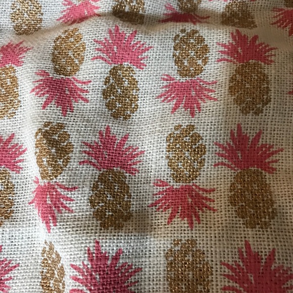 💚3/$20💚 Pink & Gold Metallic Pineapple tote - Picture 3 of 7